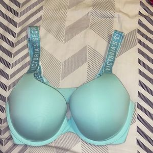 Victoria’s Secret t-shit push up bra